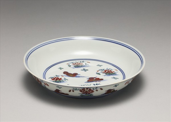 鬥彩蓮塘鴛鴦紋盤