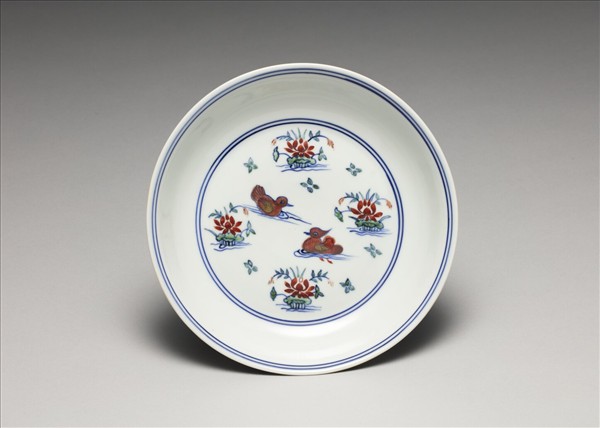 鬥彩蓮塘鴛鴦紋盤
