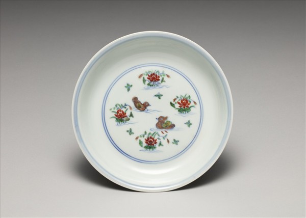 鬥彩蓮塘鴛鴦紋盤