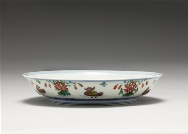 鬥彩蓮塘鴛鴦紋盤