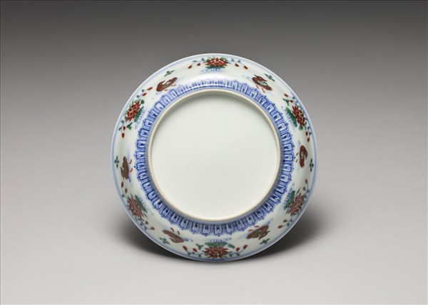 鬥彩蓮塘鴛鴦紋盤