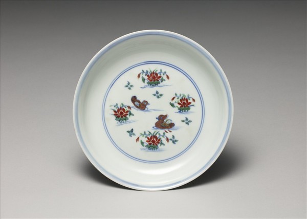 鬥彩蓮塘鴛鴦紋盤