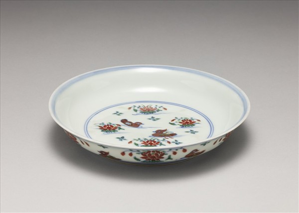 鬥彩蓮塘鴛鴦紋盤