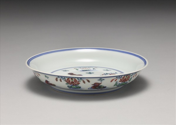 鬥彩蓮塘鴛鴦紋盤