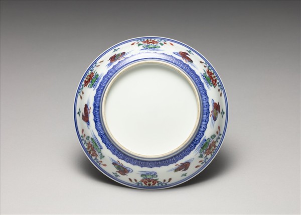 鬥彩蓮塘鴛鴦紋盤