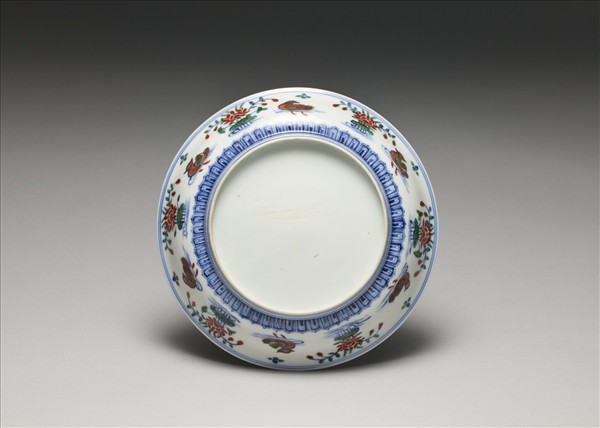 鬥彩蓮塘鴛鴦紋盤