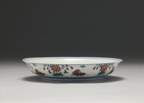 鬥彩蓮塘鴛鴦紋盤