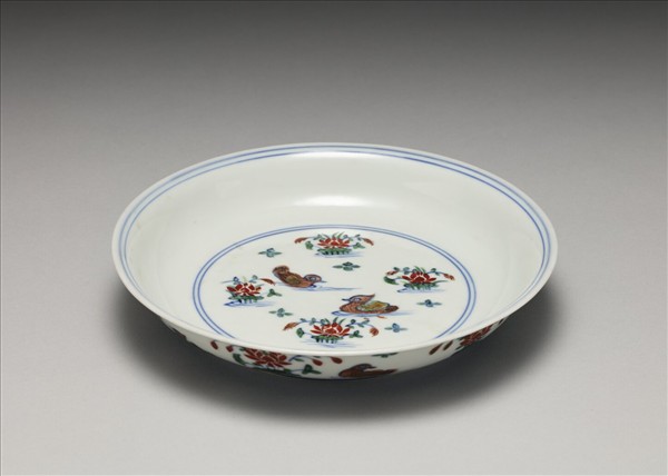 鬥彩蓮塘鴛鴦紋盤