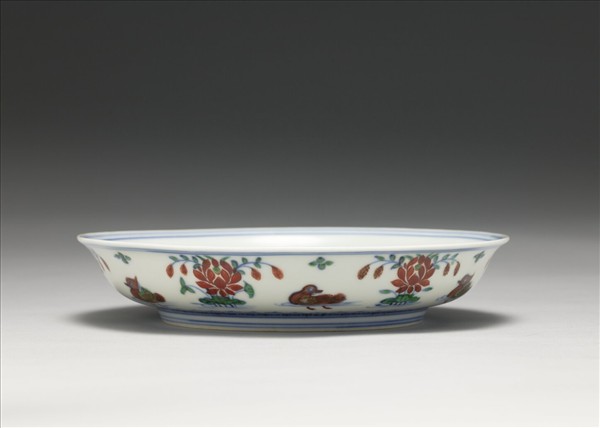 鬥彩蓮塘鴛鴦紋盤