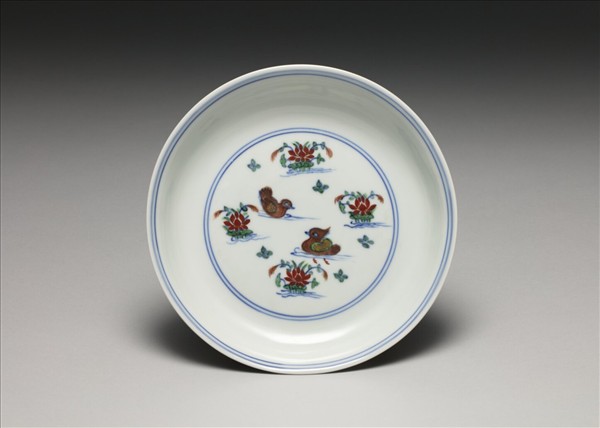 鬥彩蓮塘鴛鴦紋盤