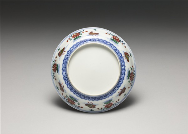 鬥彩蓮塘鴛鴦紋盤