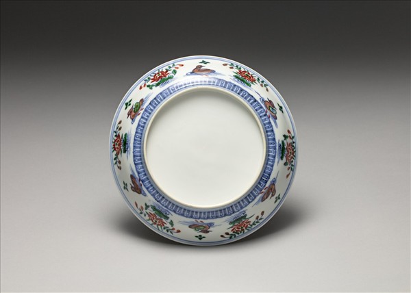 鬥彩蓮塘鴛鴦紋盤