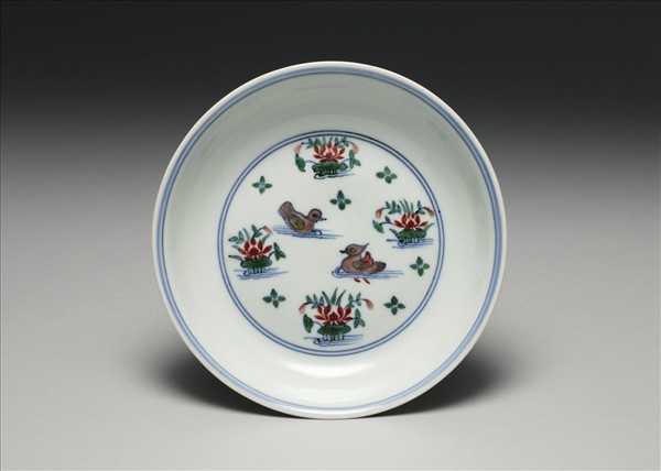 鬥彩蓮塘鴛鴦紋盤