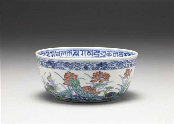 鬥彩蓮塘鴛鴦紋碗