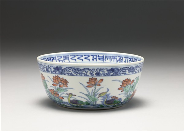 鬥彩蓮塘鴛鴦紋碗