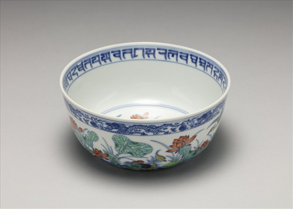 鬥彩蓮塘鴛鴦紋碗