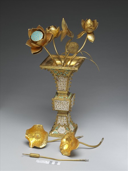 銅鍍金嵌白玉、綠松石及料片五供-花瓶（一對）