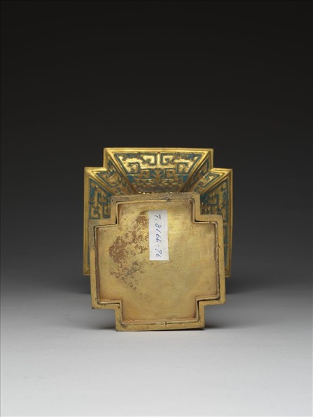 銅鍍金嵌玉及填料觚（五供）