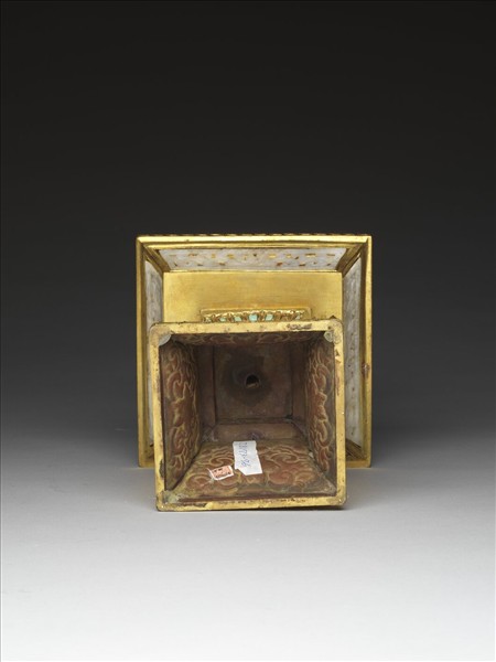 銅鍍金嵌白玉、綠松石及料片五供-燭台（一對）