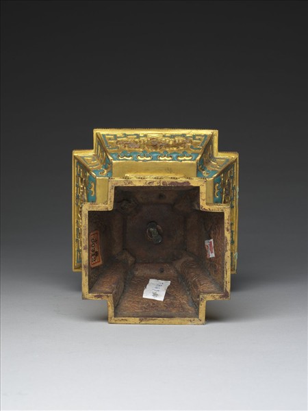 銅鍍金嵌玉及填料燭台（五供）