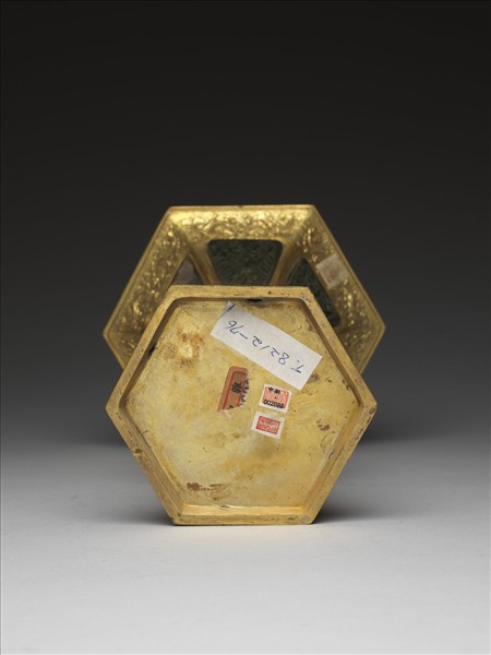 銅鍍金嵌玉及填料觚（五供）