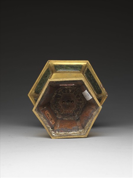 銅鍍金嵌玉及填料燭台（五供）