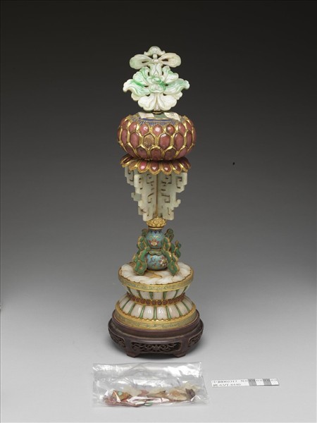 銅鍍金嵌玉及料石八寶（蓮花）