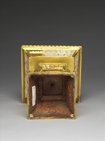 銅鍍金嵌白玉、綠松石及料片五供-燭台（一對）