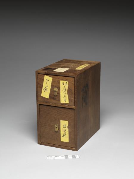 二屜木匣多寶格