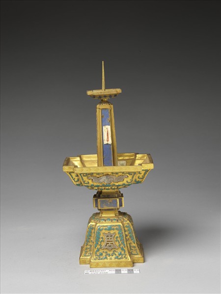 銅鍍金嵌玉及填料燭台（五供）