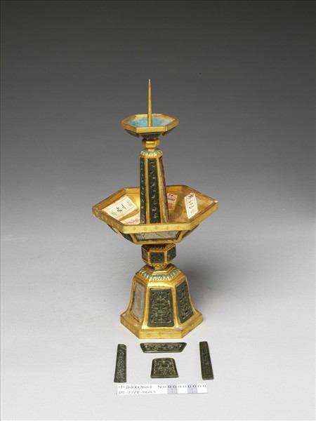 銅鍍金嵌玉及填料燭台(五供)