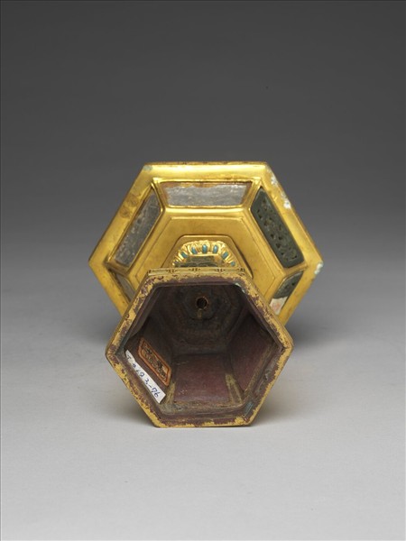 銅鍍金嵌玉及填料燭台(五供)