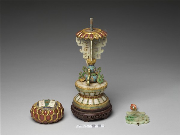 銅鍍金嵌玉及料石八寶（法輪）
