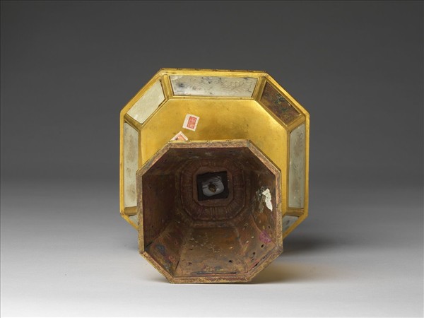 銅鍍金嵌料及填琺瑯燭台（五供）