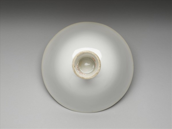 甜白半脫胎雲龍紋高足碗