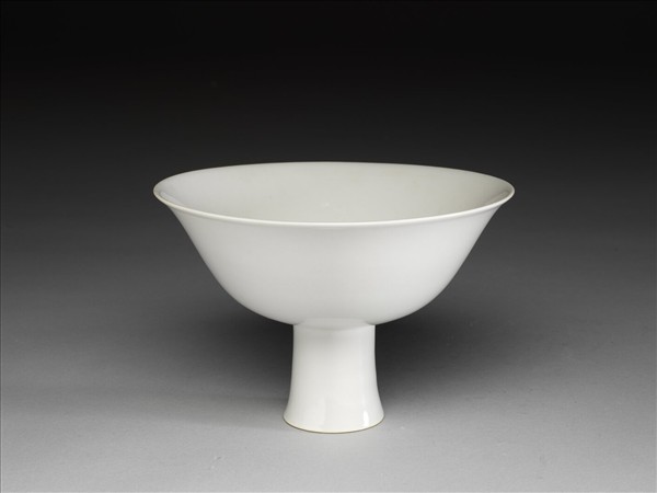 甜白暗花雙龍紋高足碗