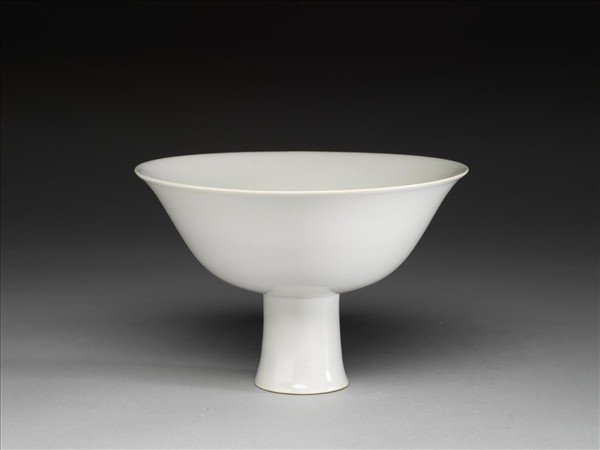 甜白暗花雙龍紋高足碗