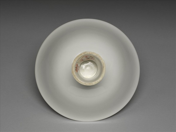 甜白暗花雙龍紋高足碗