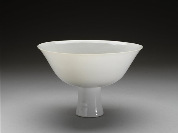 甜白半脫胎雙龍紋高足碗