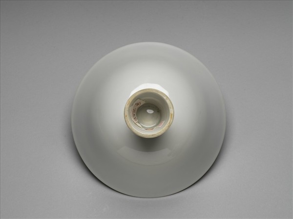 青白瓷螺紋高足碗