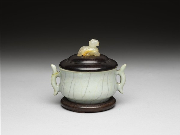 青瓷雙耳爐