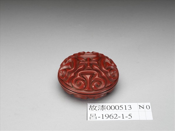 剔紅如意雲紋圓盒