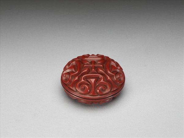剔紅如意雲紋圓盒
