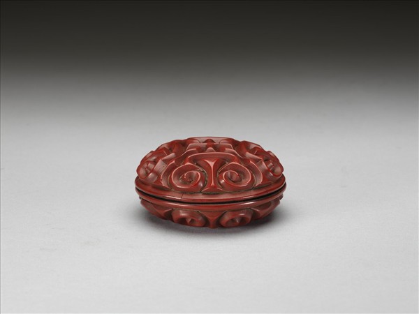 剔紅如意雲紋圓盒