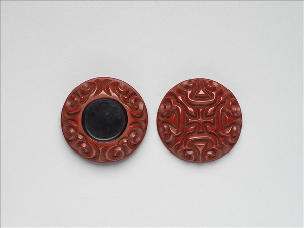 剔紅如意雲紋圓盒