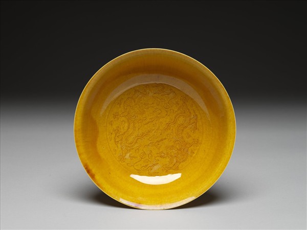 黃釉雙龍戲珠紋碗