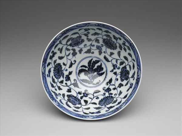 青花花卉紋蓮子碗
