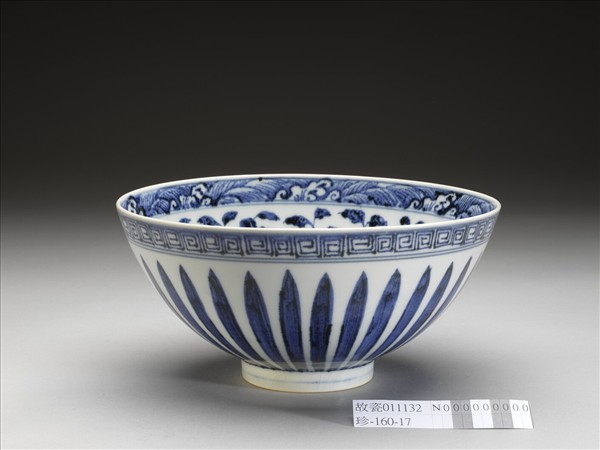 青花花卉紋蓮子碗