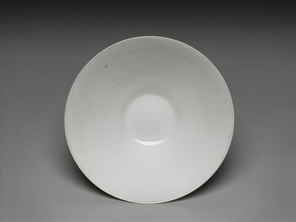 甜白釉雙龍紋碗