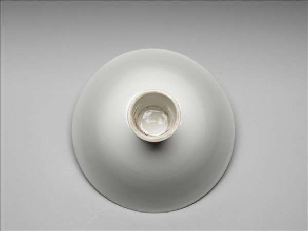 甜白半脫胎雲龍紋高足碗